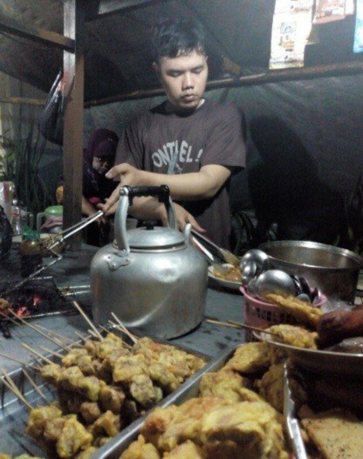  Penjual Angkringan Mirip Ahmad Dhani