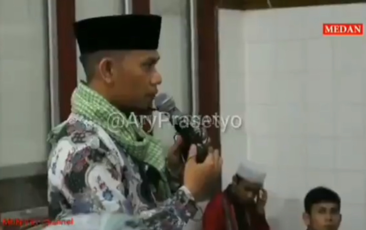 Aksi Pria Berpeci Ini Viral Usai Diseret Saat Ingatkan Ceramah Gus Nur yang Dinilai Menghina Jokowi