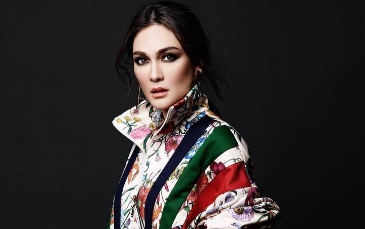 Ditinggal Nikah Syahrini-Reino Barack, Luna Maya Tuliskan Puisi Menyayat Hati