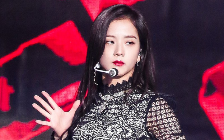 Foto Jisoo  Black Pink  dengan Gaya Rambut  Bob Pendek  