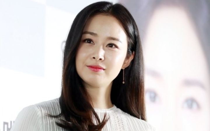 Kim Tae Hee Tetap Cantik Maksimal Meski Tengah Hamil Anak Kedua