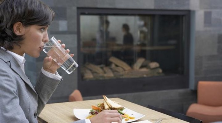 Minum Air Putih Sebelum Makan