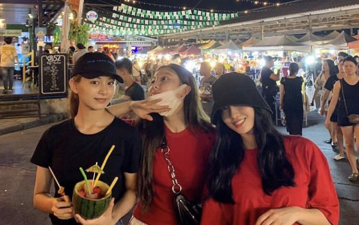 Nayeon, Momo dan Tzuyu Twice Keluyuran Malam-Malam di Thailand