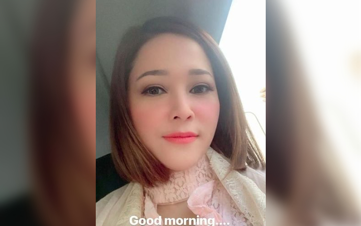 Maia Pose Cantik Saingi Syahrini