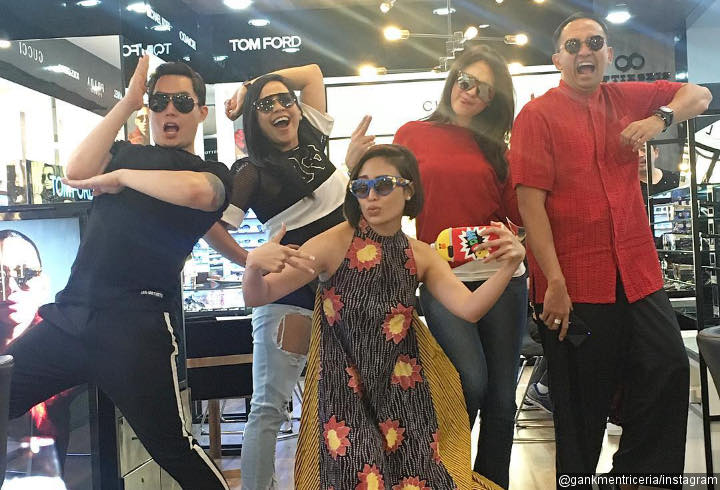 Cuek Seru-Seruan Bareng di Optik Kacamata