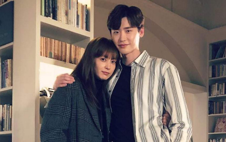 Lee Jong Suk Baper Dapat Kejutan Manis Ini dari Lee Na Young Sebelum Wamil