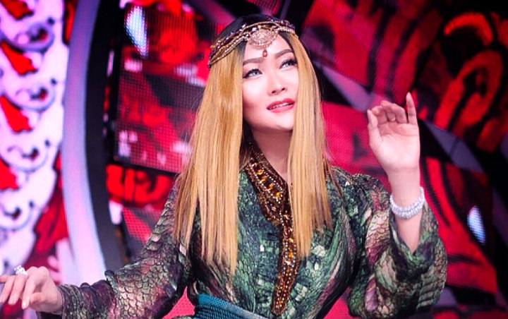 Pakai Riasan Ini, Make Up Inul Daratista Dikritik Menyeramkan