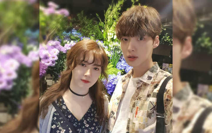 Ahn Jae Hyun Diduga Promosikan Novel Ku Hye Sun, Fans Ribut Minta Posting Foto Selfie Bareng