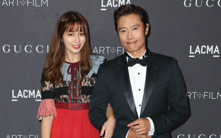 Lee Byung Hun - Lee Min Jung Pamer Foto Liburan ke Disneyland LA Bareng Anak