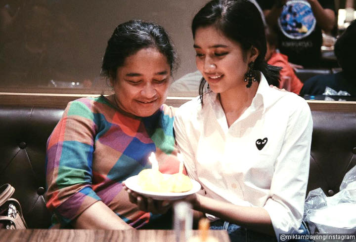 Beri Kejutan Manis di Hari Ulang Tahun Sang Bunda