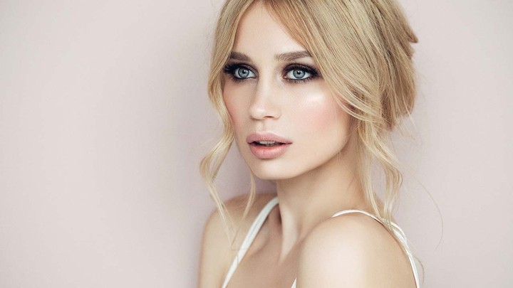 Sering Menggunakan Make Up Tebal untuk Menutupi Pori-Pori