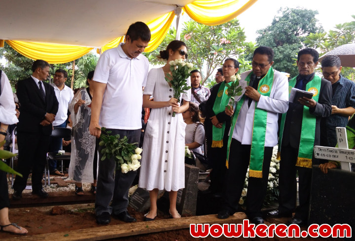 Prosesi Pemakaman Ibunda Mikha Tambayong