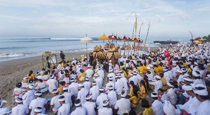 Upacara Melasti yang Dilakukan 3 atau 2 Hari Menjelang Nyepi