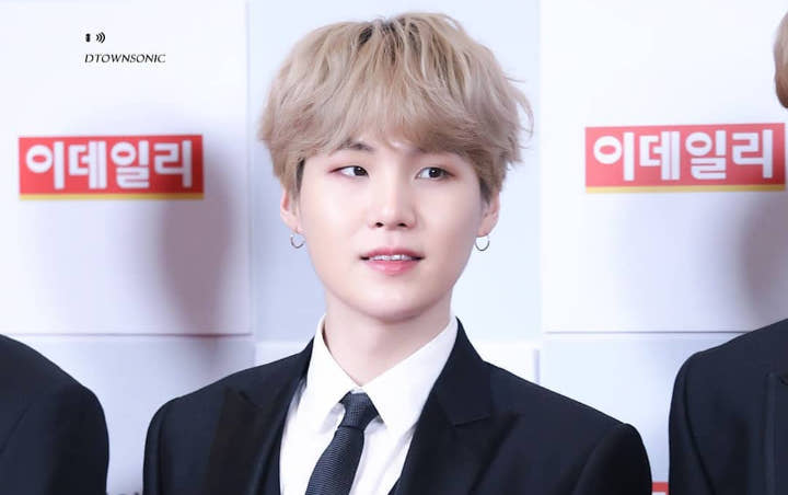 Suga BTS Nongol di Postingan Sang Kakak, Fans Hebohkan Visual Keluarga