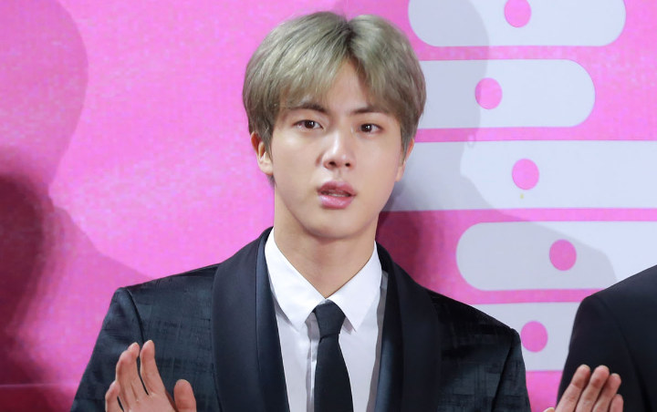 Jin BTS Sedih Mancing Tak Dapat Ikan, Penggemar Lakukan Hal Kocak Ini