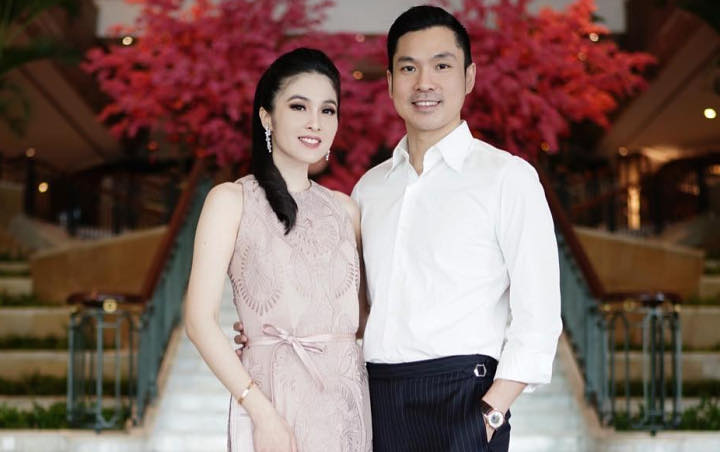Sandra Dewi 'Bridesmaid Cantik' Curi Perhatian di Pernikahan Yuanita, Gaya Suami Tampan Jadi Sorotan