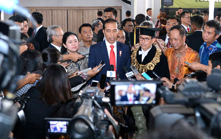 Viral Hingga Dituding Pencitraan, Jokowi Beber Alasan Sebenarnya Naik KRL di Jam Sibuk