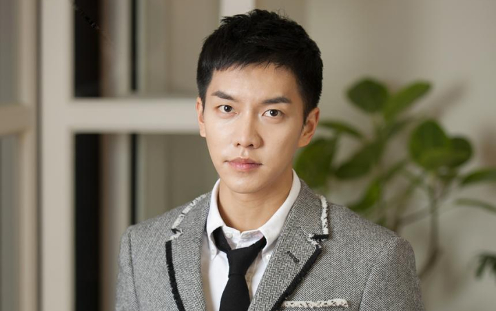 Lee Seung Gi Pamer Dicium Anjing Peliharaan di Lokasi Syuting 'Vagabond'