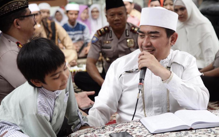 Putra Ustaz Solmed Dijemput 'Paksa' dari Pesantren Karena Makan Cokelat, Kok Bisa?