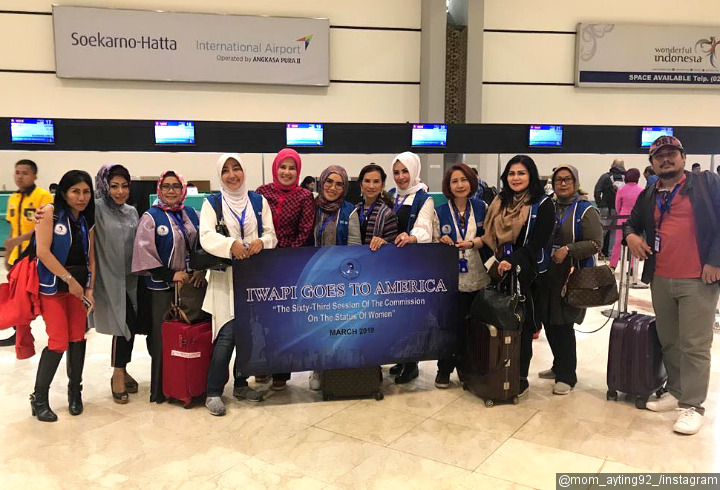 Umi Khalsum dan Rombongan Berangkat ke Amerika Serikat