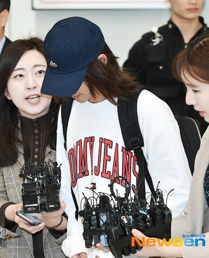 Jung Joon Young Mengabaikan Pertanyaan Reporter