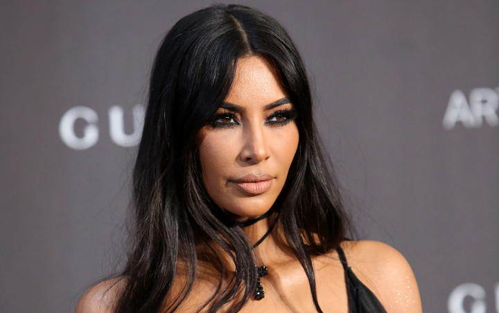 Kim Kardashian Pamerkan Kulit Wajahnya yang Rusak Akibat Psoriasis