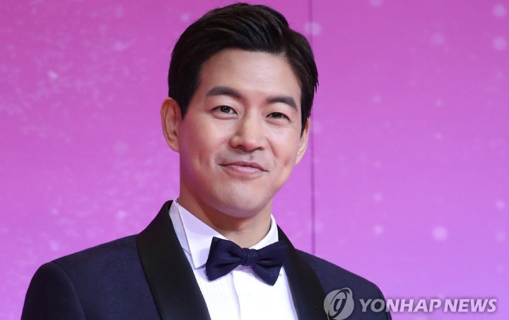 Lee Sang Yoon Dipuji Belajar Foto Selfie dengan Cepat di Postingan Terbaru