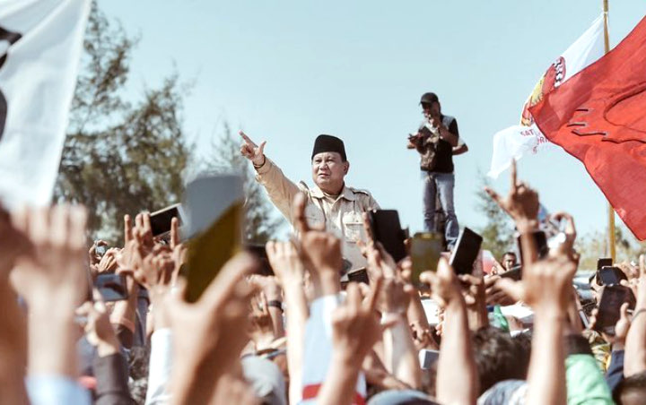 TKN Jokowi Tanggapi Prabowo Salami Warga Pakai Sarung Tangan: Sangat Ironis