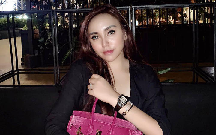 Salmafina kembali menyedot perhatian netizen usai kedapatan dugem di sebuah tempat hiburan malam.