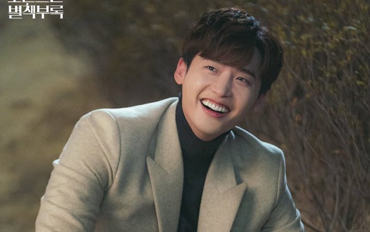 Lee Jong Suk Dipuji Habis-Habisan di Episode Terakhir 'Romance is a Bonus Book'