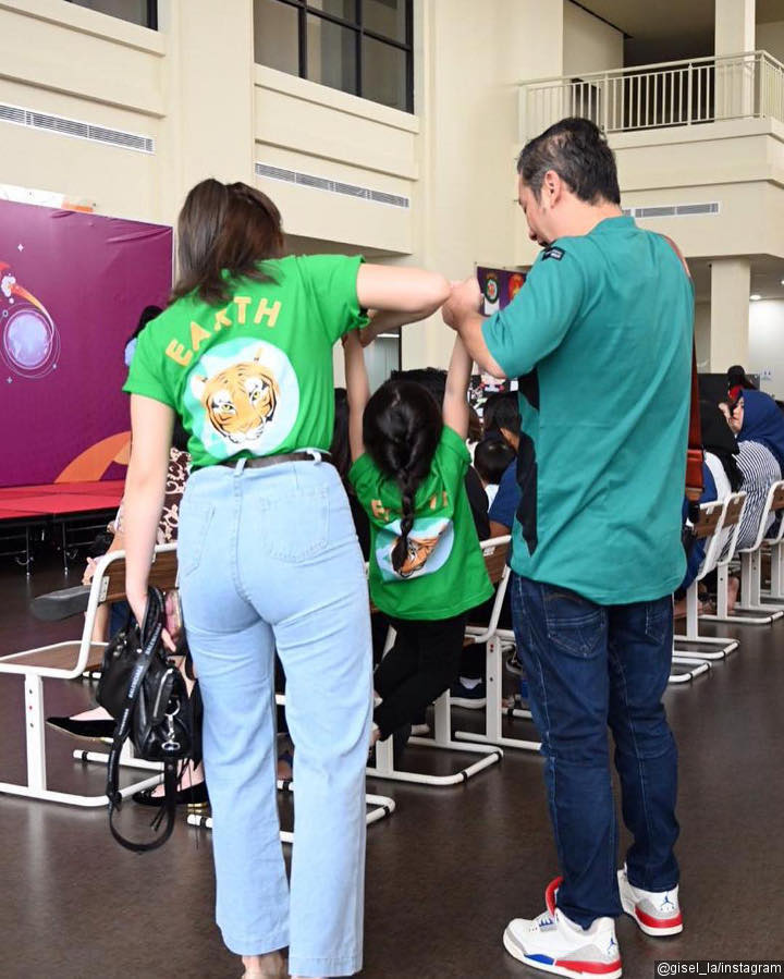 Kompak dan Ceria Temani Gempi di Tengah Acara