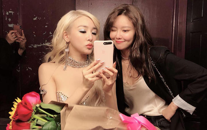 Sooyoung Jadi Tamu Konser Solo Tiffany di LA Dan Nyanyikan 'Into The New World', Fans Baper