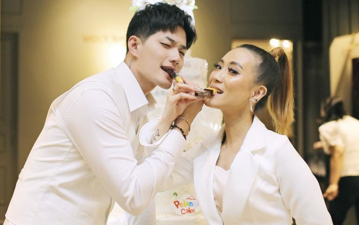 Istri Lee Jeong Hoon Tetap Pilih Kenakan Baju Ketat Meski