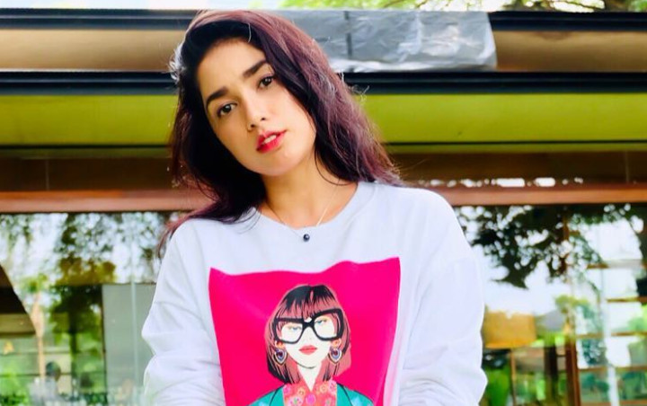 Ussy Sulistiawaty Tunjukkan Kecantikan Pada Zamannya Lewat Pamer Ketiak Berbulu