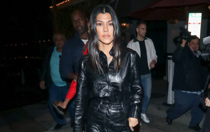 Kourtney Kardashian Lagi-Lagi Pamer Foto Bugil, Bagian Paha Dituding Gagal Edit