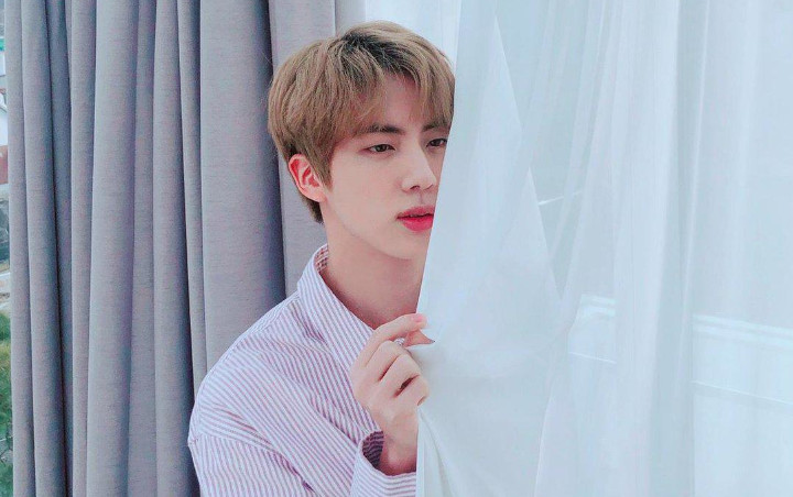 Jin BTS Ungkap Alasan Selalu Pakai Baju dari Brand Mewah yang Sama