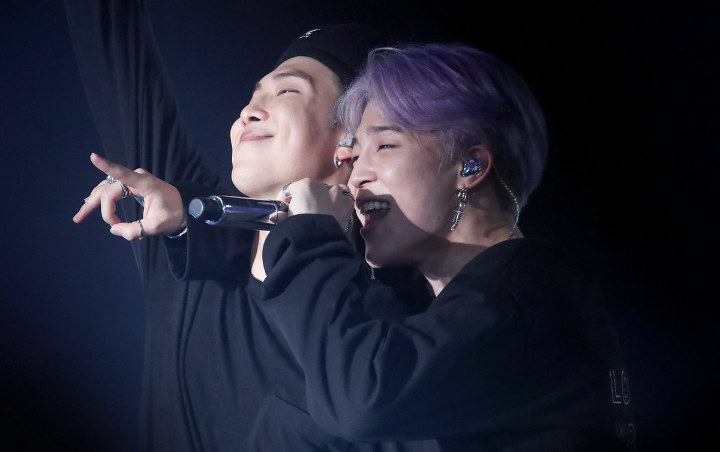 Jimin Usil 'Makan' Kepala RM Saat Nyanyikan 'Anpanman' di Konser BTS, Fans Histeris