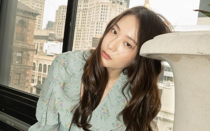 Krystal Tampil Seksi Tak Pakai Celana Hadiri Acara Fashion di Hong Kong