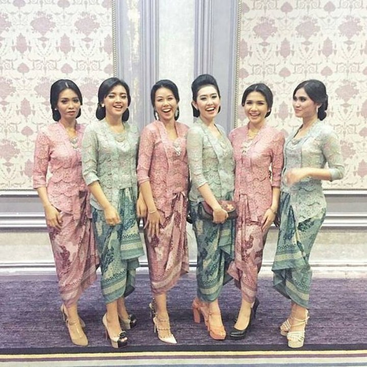 Gaun Bridesmaid yang Penuh Warna