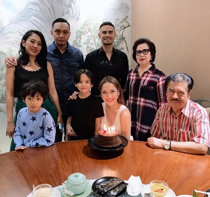 Sederhana Tapi Berkesan Banget, Begini Momen Mengharukan <i>Family Dinner</i> Bareng Keluarga BCL