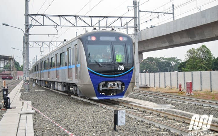 Ketahui Etika Berada di MRT, Jangan Lakukan 15 Hal Ini Ketika Naik Transportasi Umum