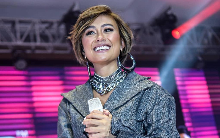 Agnes Monica Nangis di Atas Panggung, Gara-Gara Wijaya Saputra Dekati Gisella Anastasia?