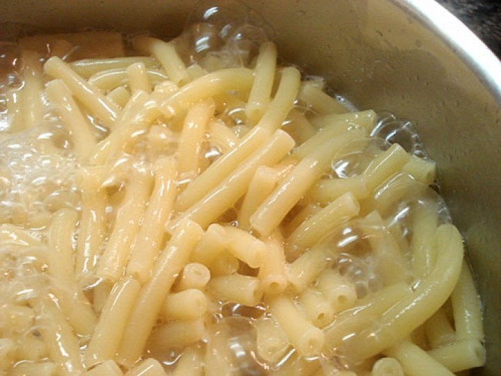 Kekurangan Air saat Merebus Pasta