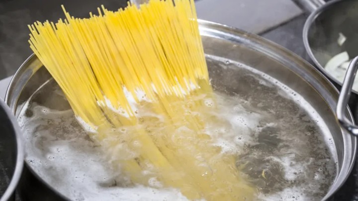 Memasukkan Pasta saat Air Kurang Mendidih