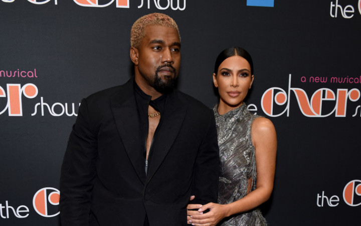 Kim Kardashian dan Kanye West Kena Tegur Polisi Gara-Gara Gelar Ibadah di Rumah