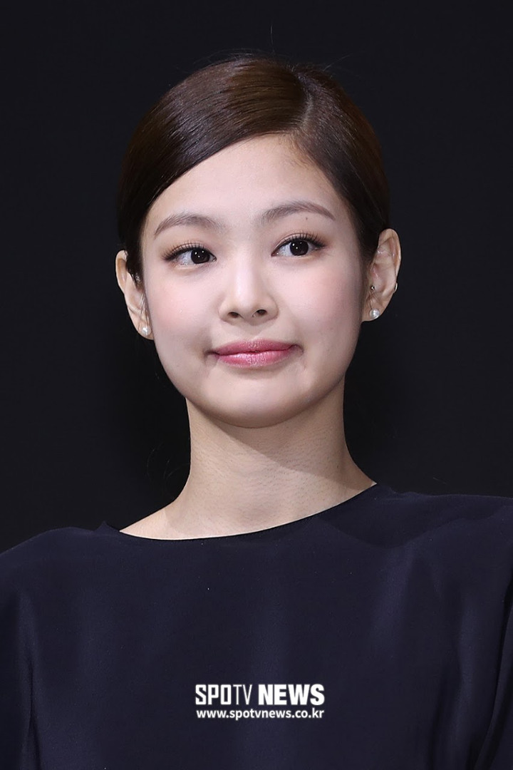 Senyum Jennie di Event Terbaru Bareng Black Pink Jadi Sorotan
