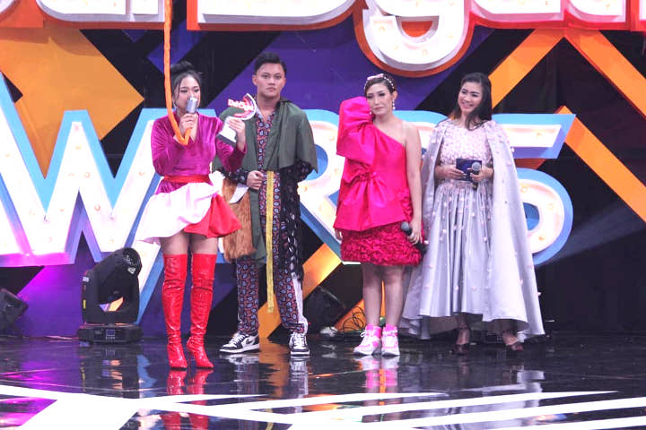 Marion Jola Bahagia Terima Piala di Dahsyatnya Awards 2019
