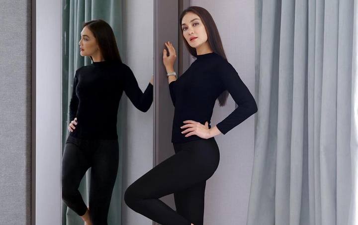 Luna Maya Pamer Beli Cincin Berlian Sosok Wanita Luna Maya Pamer Beli Cincin Berlian Sosok Wanita