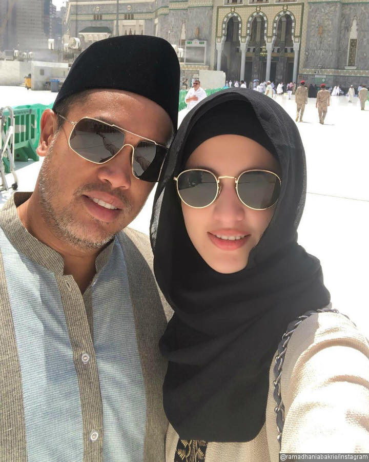 Romantis Abadikan Momen di Tanah Suci