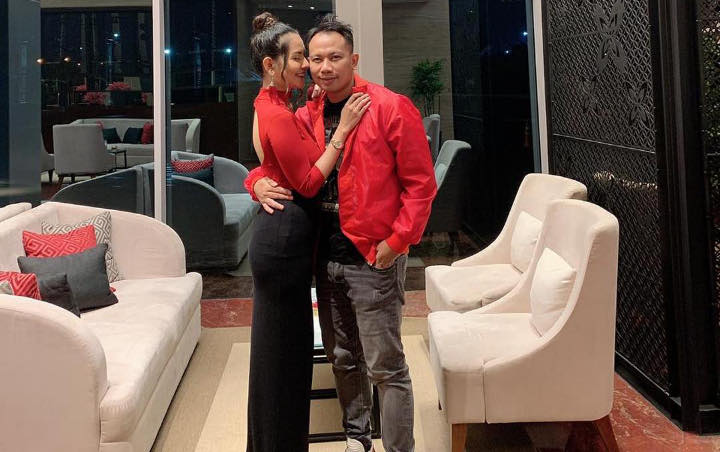 Tulis Caption 'Petualang Sendiri', Vicky Prasetyo Putus Dari Anggia Chan Usai Gelar Acara Mewah?